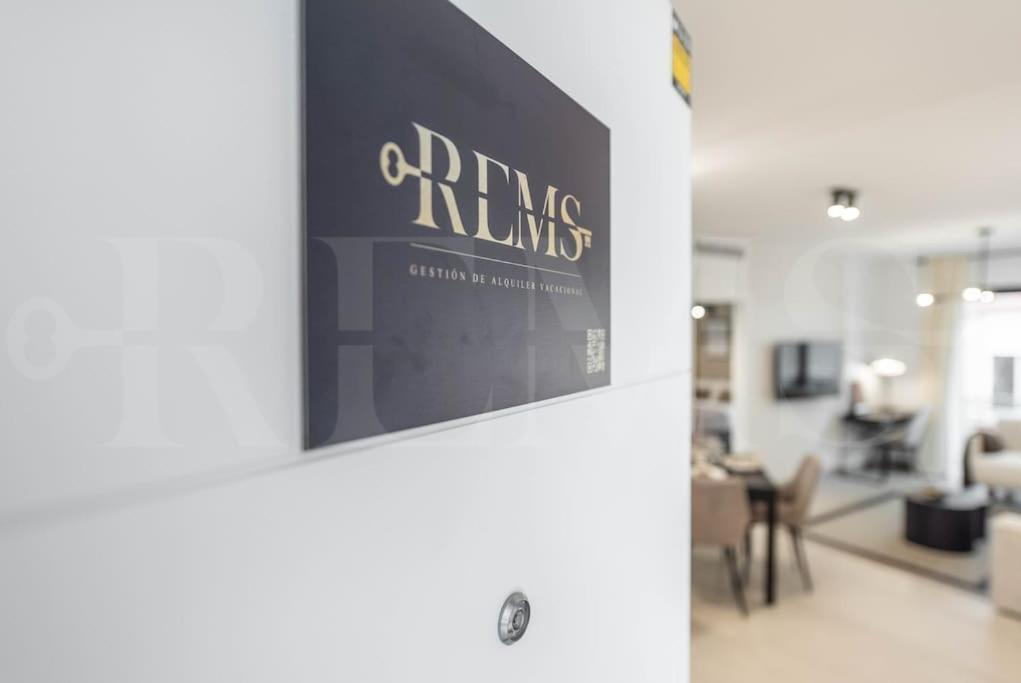 Modern Apartment With Patio & Parking By Rems Málaga Extérieur photo