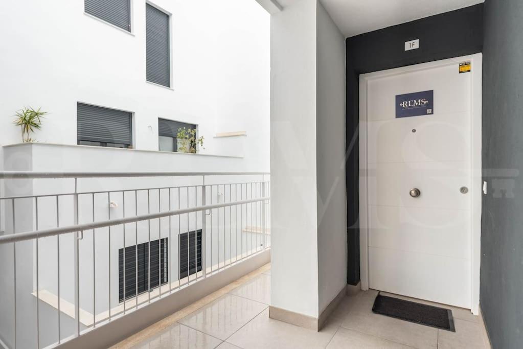 Modern Apartment With Patio & Parking By Rems Málaga Extérieur photo